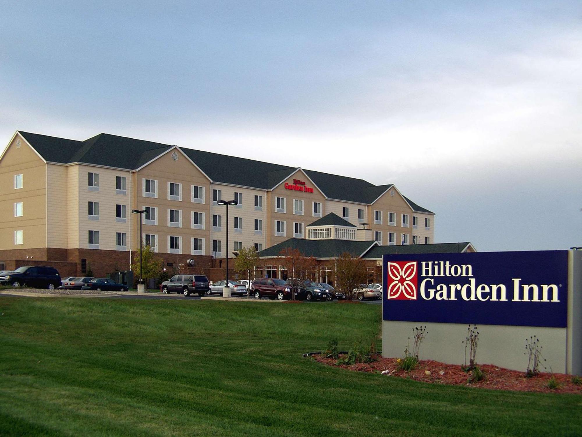 Hilton Garden Inn St. Paul Oakdale Exterior photo